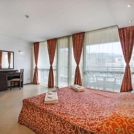 Spacious Studio With Balcony & Pool By The Marina Balchik Exterior foto