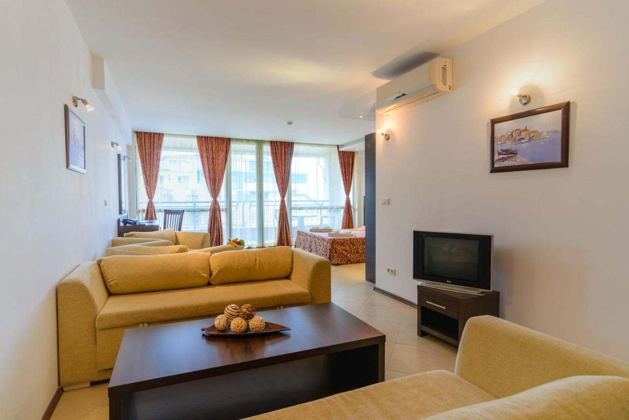 Spacious Studio With Balcony & Pool By The Marina Balchik Exterior foto