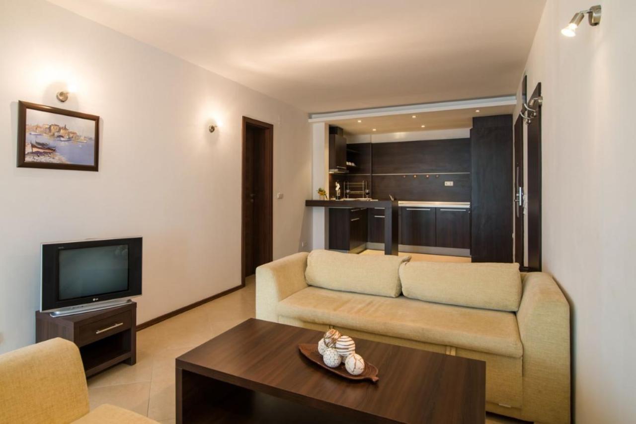 Spacious Studio With Balcony & Pool By The Marina Balchik Exterior foto