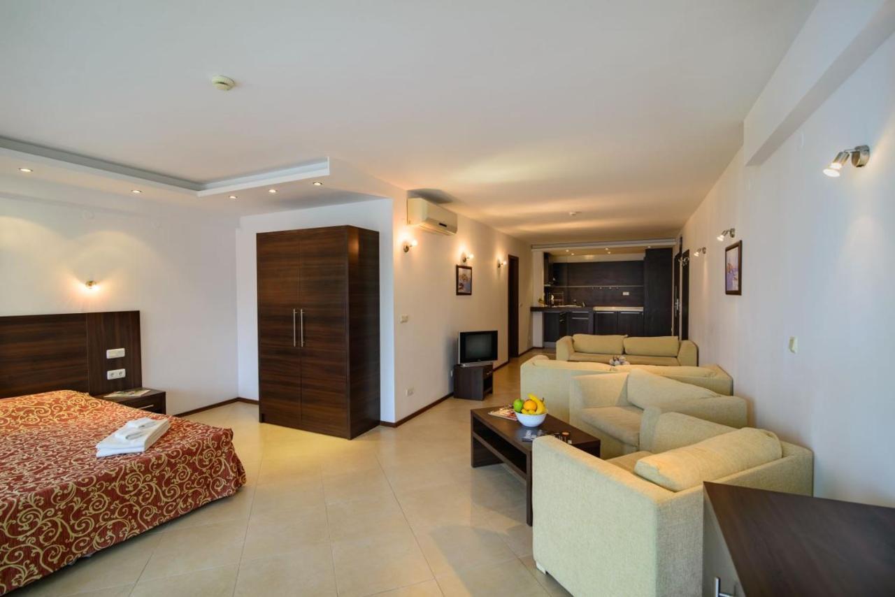 Spacious Studio With Balcony & Pool By The Marina Balchik Exterior foto